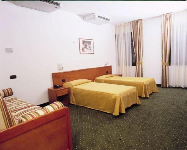 Hotel Serenella Gazzaniga Quarto foto